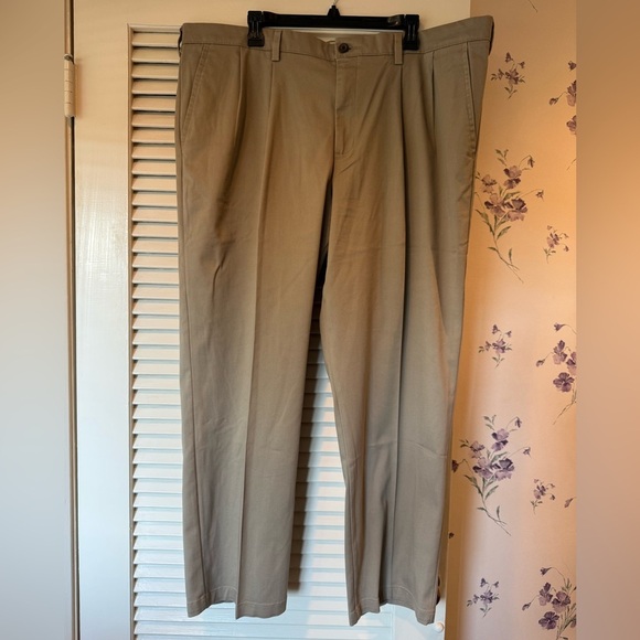 Dockers Classic Fit Pants in Size 42x30 - Picture 1 of 10